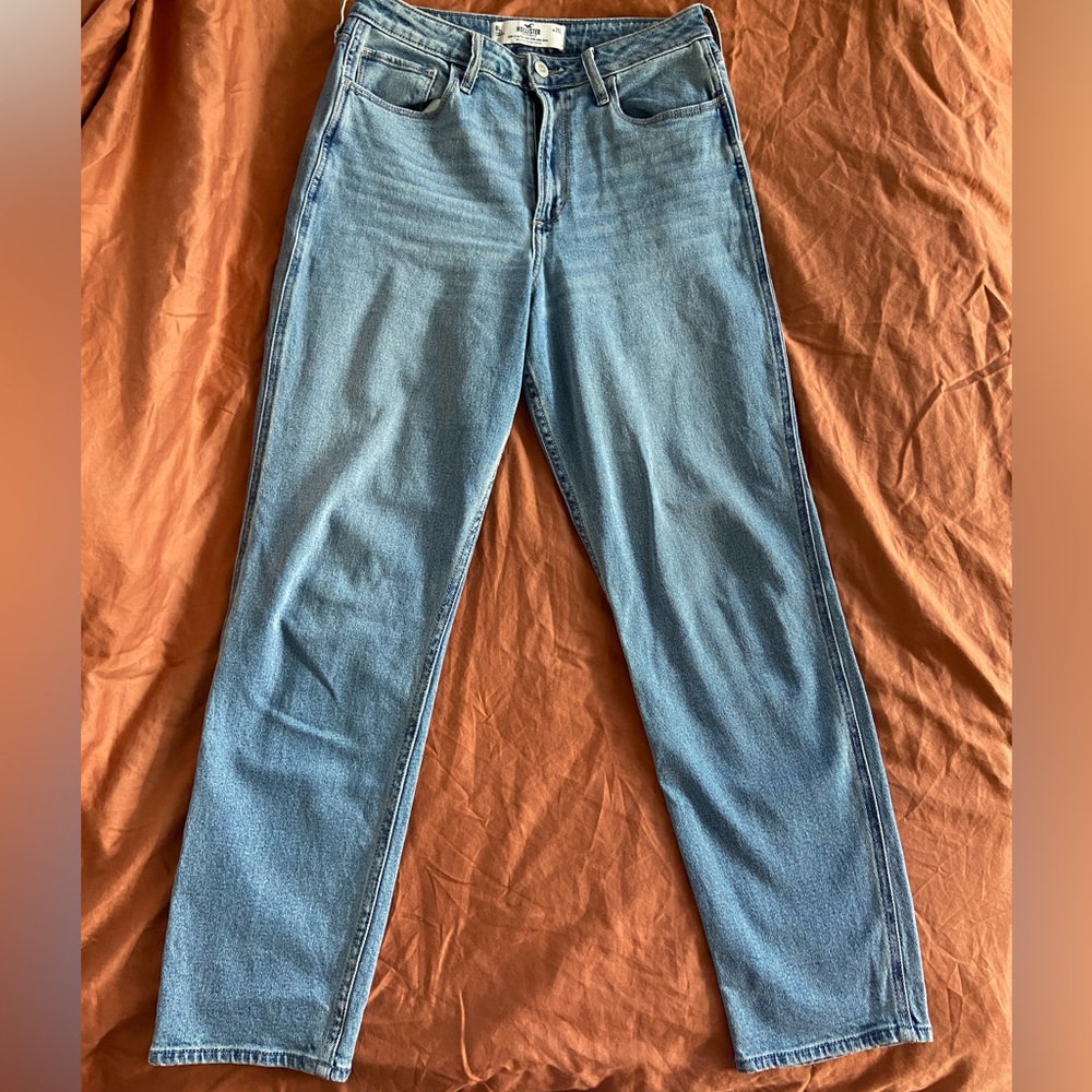 Hollister Curvy Ultra High Rise Mom Jeans